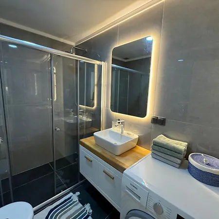 Daire Bright Flat With Pool & Private 750m To Sea *